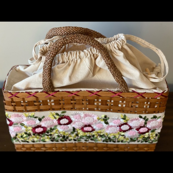 Silk embroidered daisies bag (large) - Picture 3 of 7